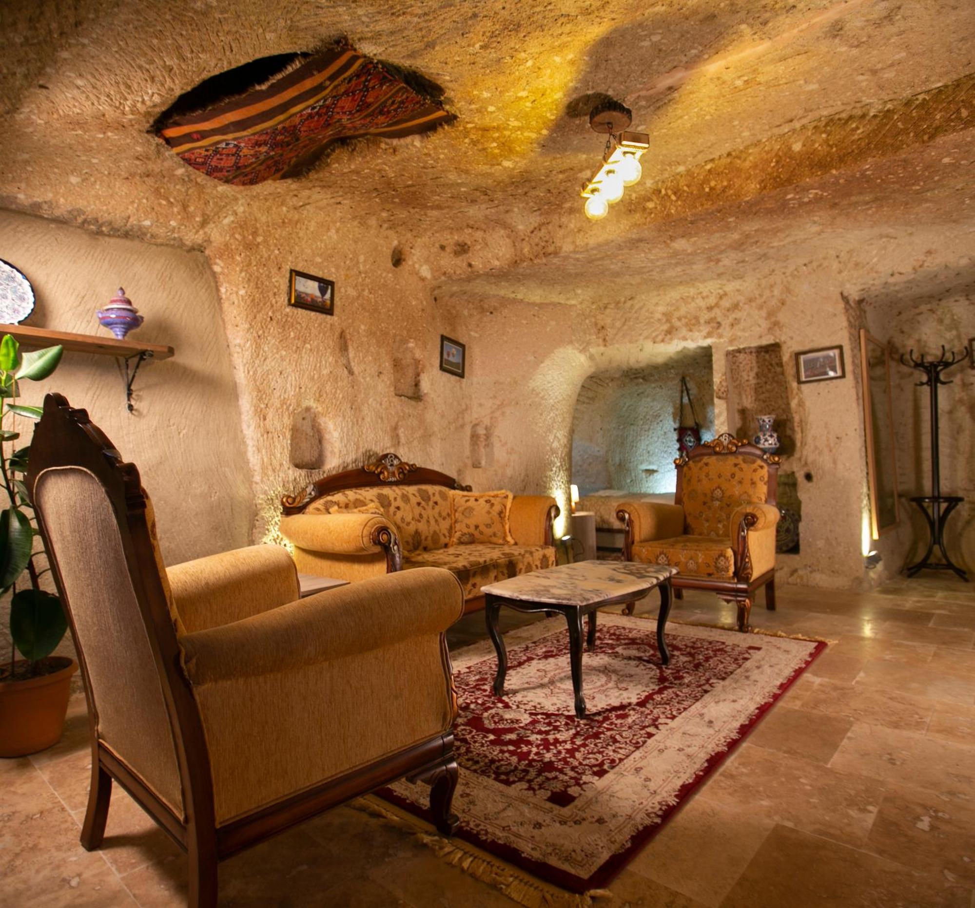 Kamelya Cave Hostel (Adults Only) Гьореме Екстериор снимка